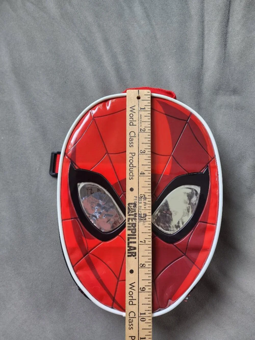 Marvel Spider-Man insulated lunch box featuring head-shaped design.